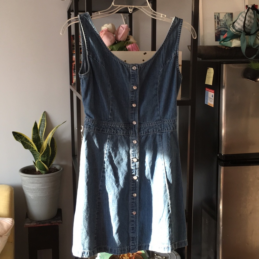 NWOT! LF Chambray Dress W/ Back Cut Out